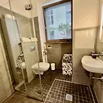 Im Nollendorfkiez, 2 Zimmer, Kueche, Bad, Berlin