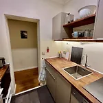 Im Nollendorfkiez, 2 Zimmer, Kueche, Bad,