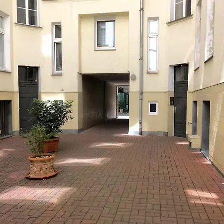 Im Nollendorfkiez, 2 Zimmer, Kueche, Bad, Apartmán *
