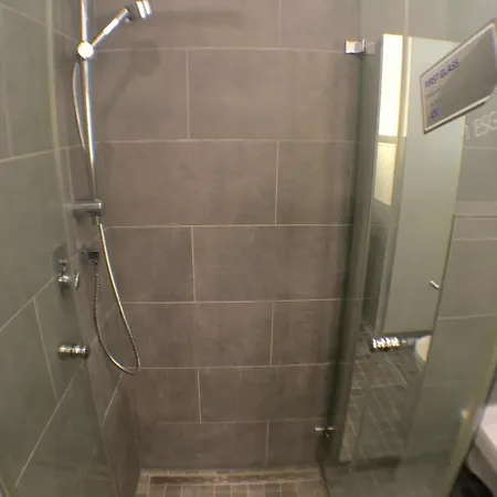 Im Nollendorfkiez, 2 Zimmer, Kueche, Bad, * Berlino