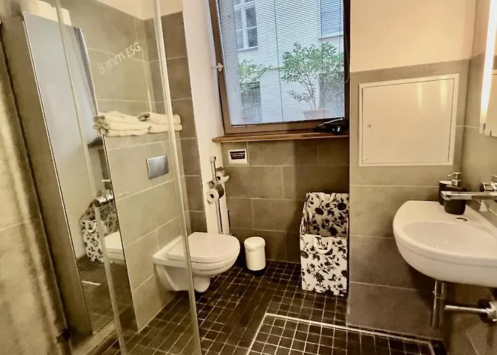 Im Nollendorfkiez, 2 Zimmer, Kueche, Bad, Berlin