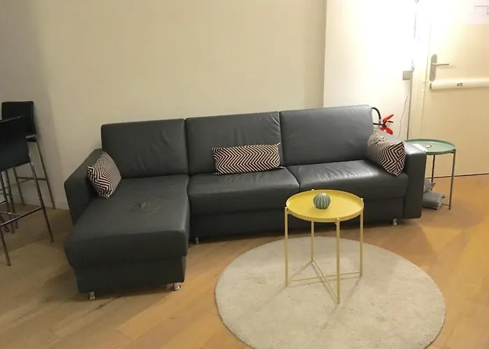 Im Nollendorfkiez, 2 Zimmer, Kueche, Bad,