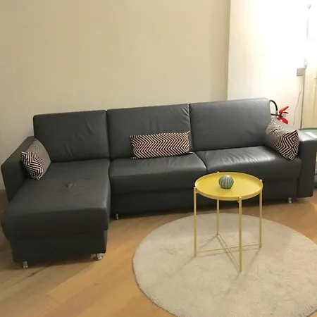 Im Nollendorfkiez, 2 Zimmer, Küche, Bad,